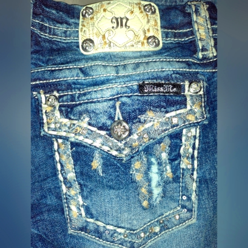 Miss Me Capri Jeans